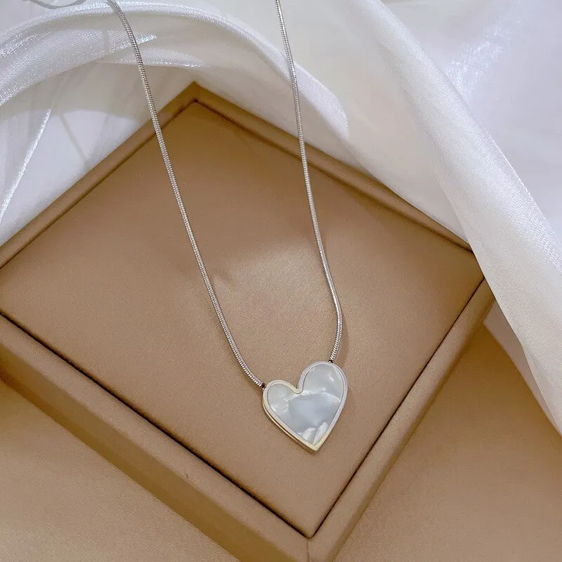 Exquisite Fashion Heart Shell Pendant Necklace Personality Micro-set Shell Charm
