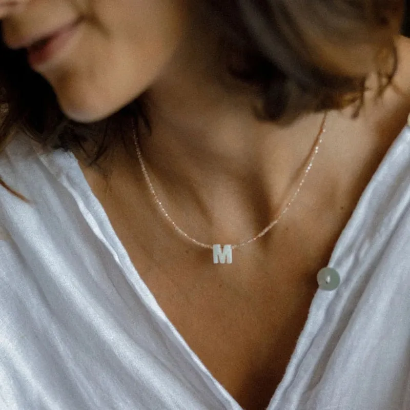 Fashion 26 Letter Shell Choker Necklaces For Women Shining Crystal Beads Clavicle Chian Female Neck Pendant Necklace Jewelry