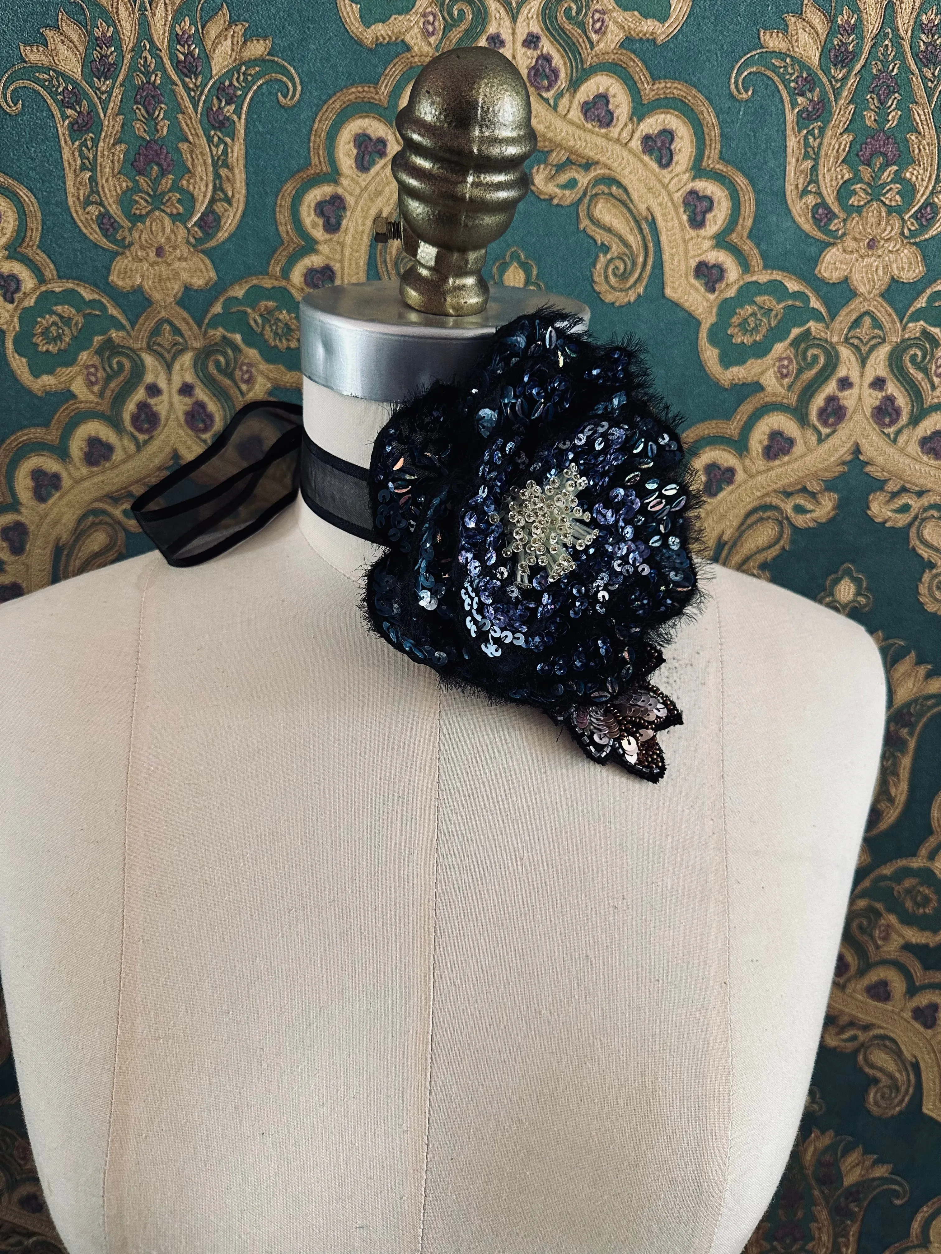 Fiore Luminosa - Luminous Flower Choker - Flower Brooch