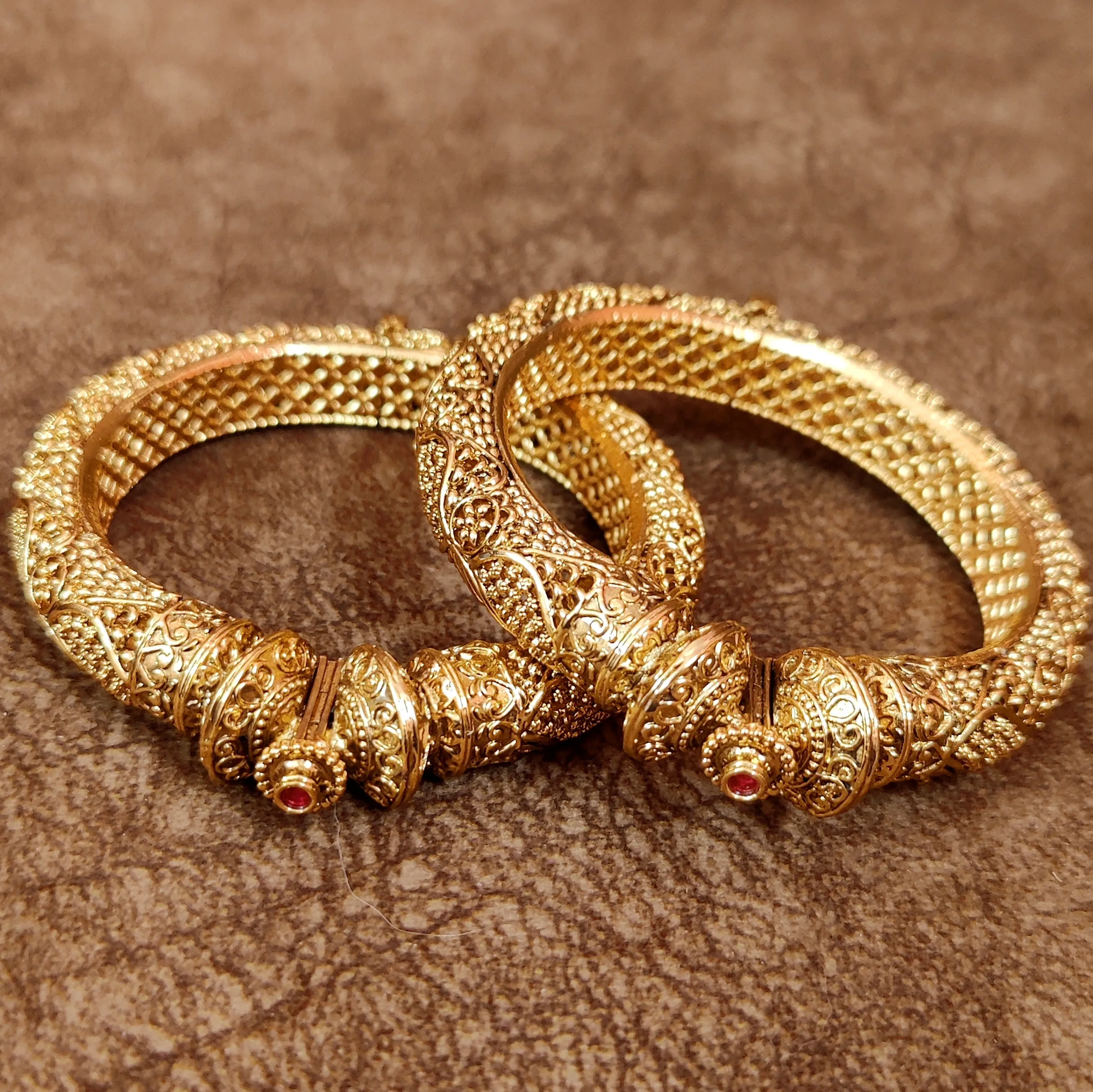 GOLD PLATED OPENABLE FINE BANGLES
