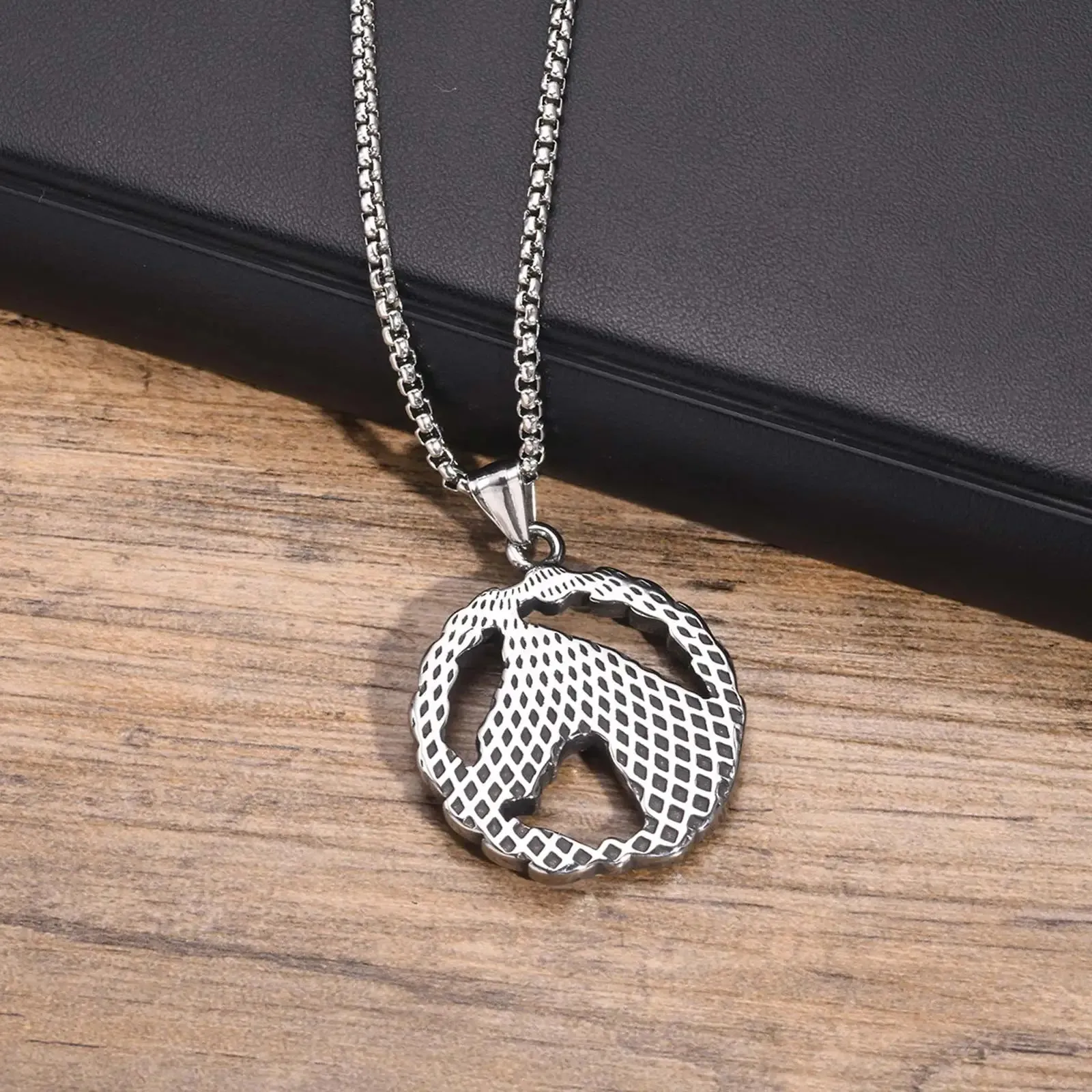Horse Head Biker Necklaces,Vintage Punk Round Animal Pendant
