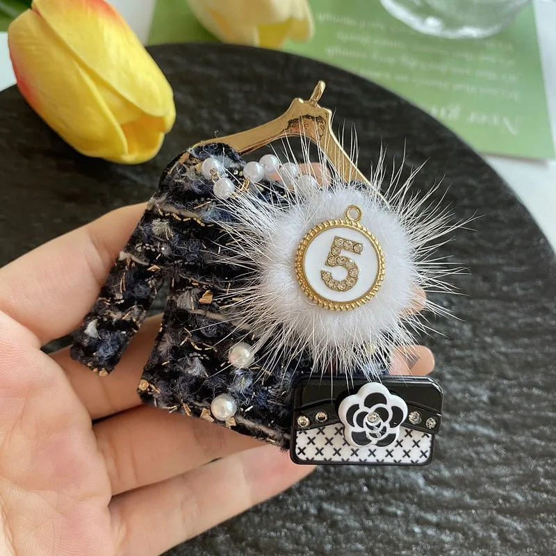 New number 5 black white fabric mink hair brooch