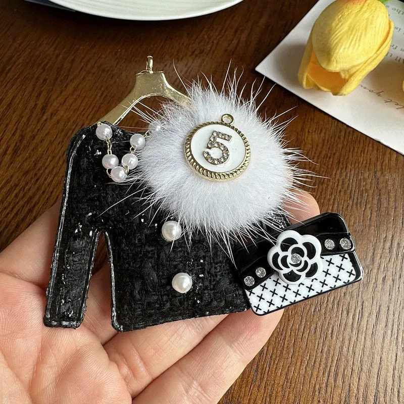 New number 5 black white fabric mink hair brooch