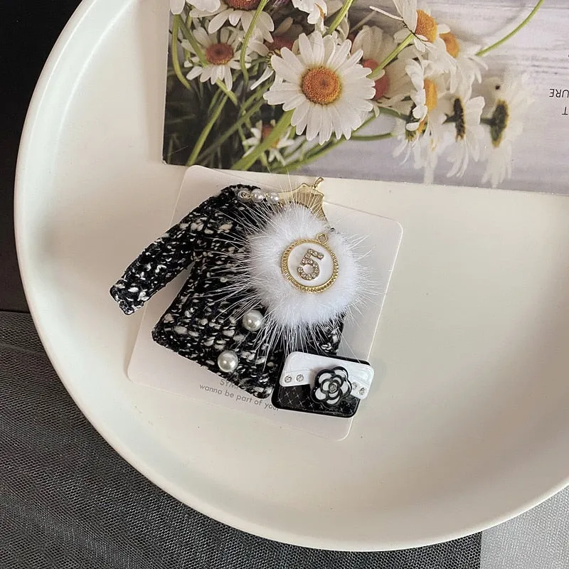 New number 5 black white fabric mink hair brooch