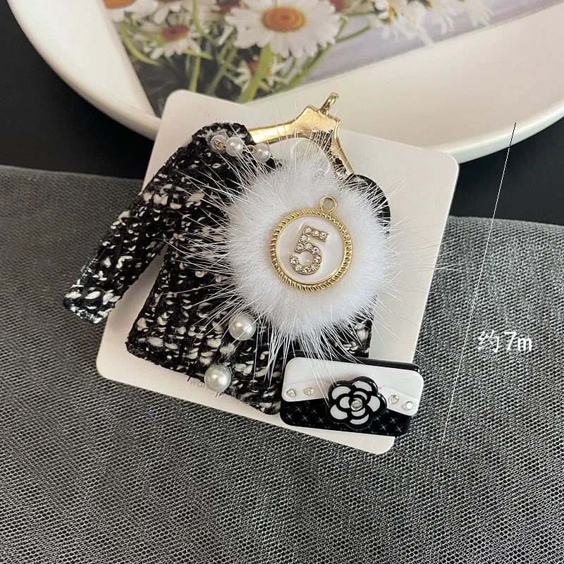 New number 5 black white fabric mink hair brooch