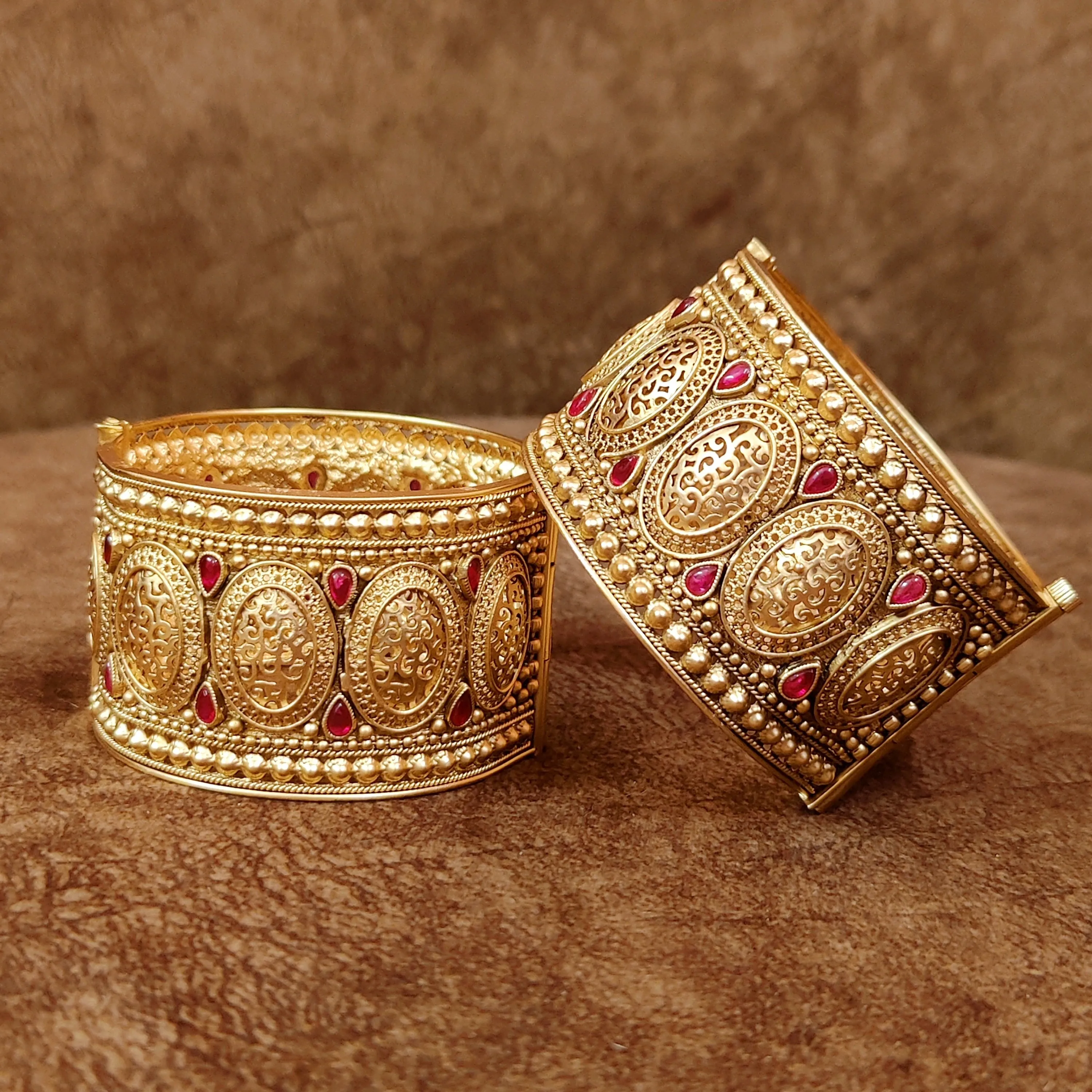RAJWADI POLISH GOLD PLATED OPENABLE KADA BANGLES