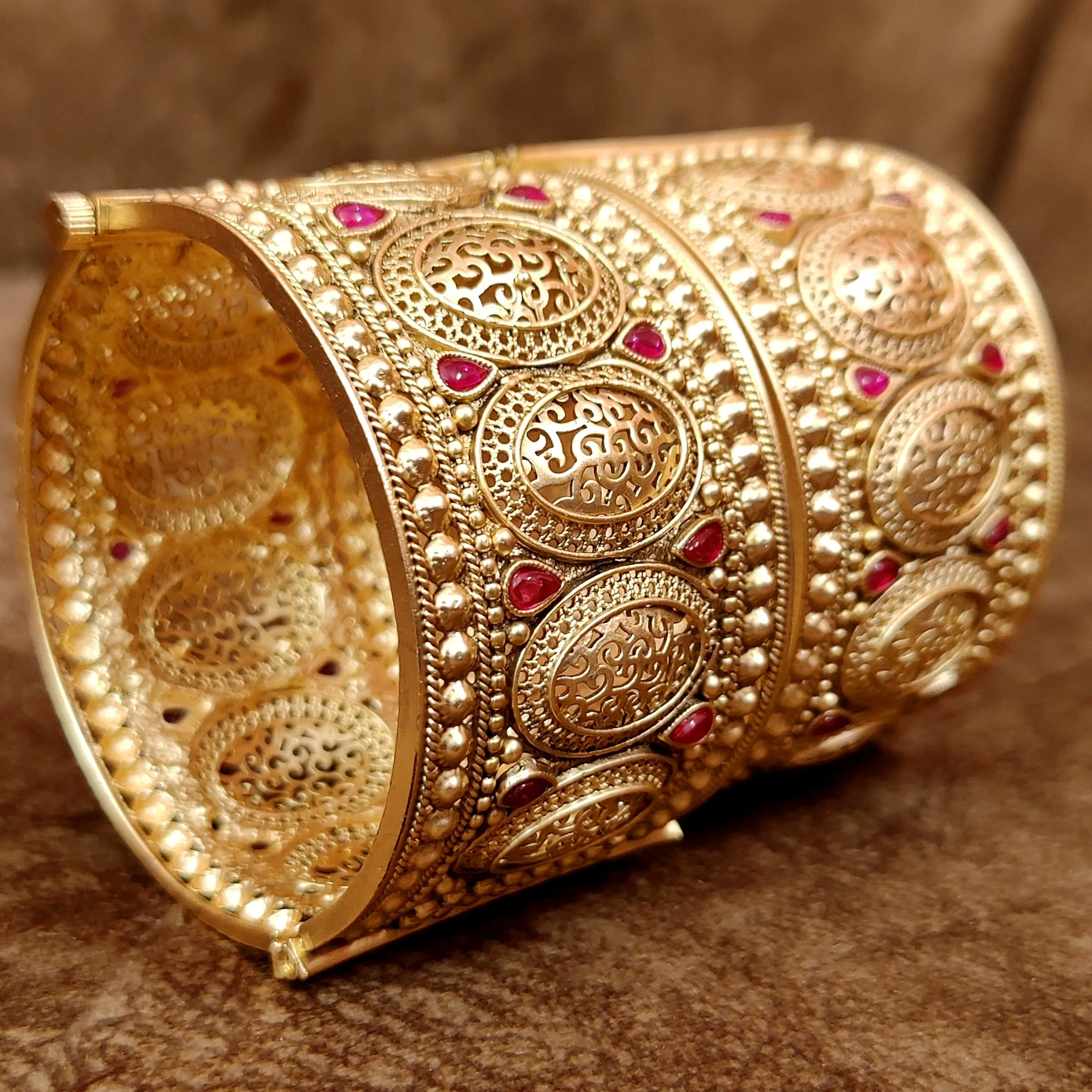 RAJWADI POLISH GOLD PLATED OPENABLE KADA BANGLES