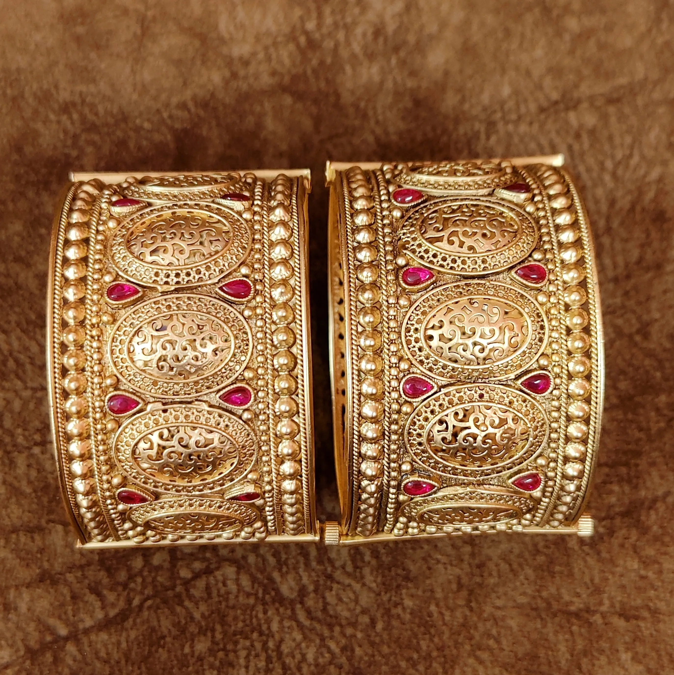 RAJWADI POLISH GOLD PLATED OPENABLE KADA BANGLES