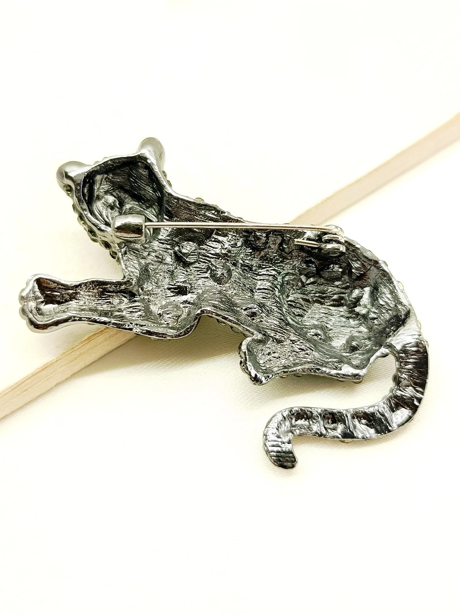 Shalvi Leopard Men's Brooche