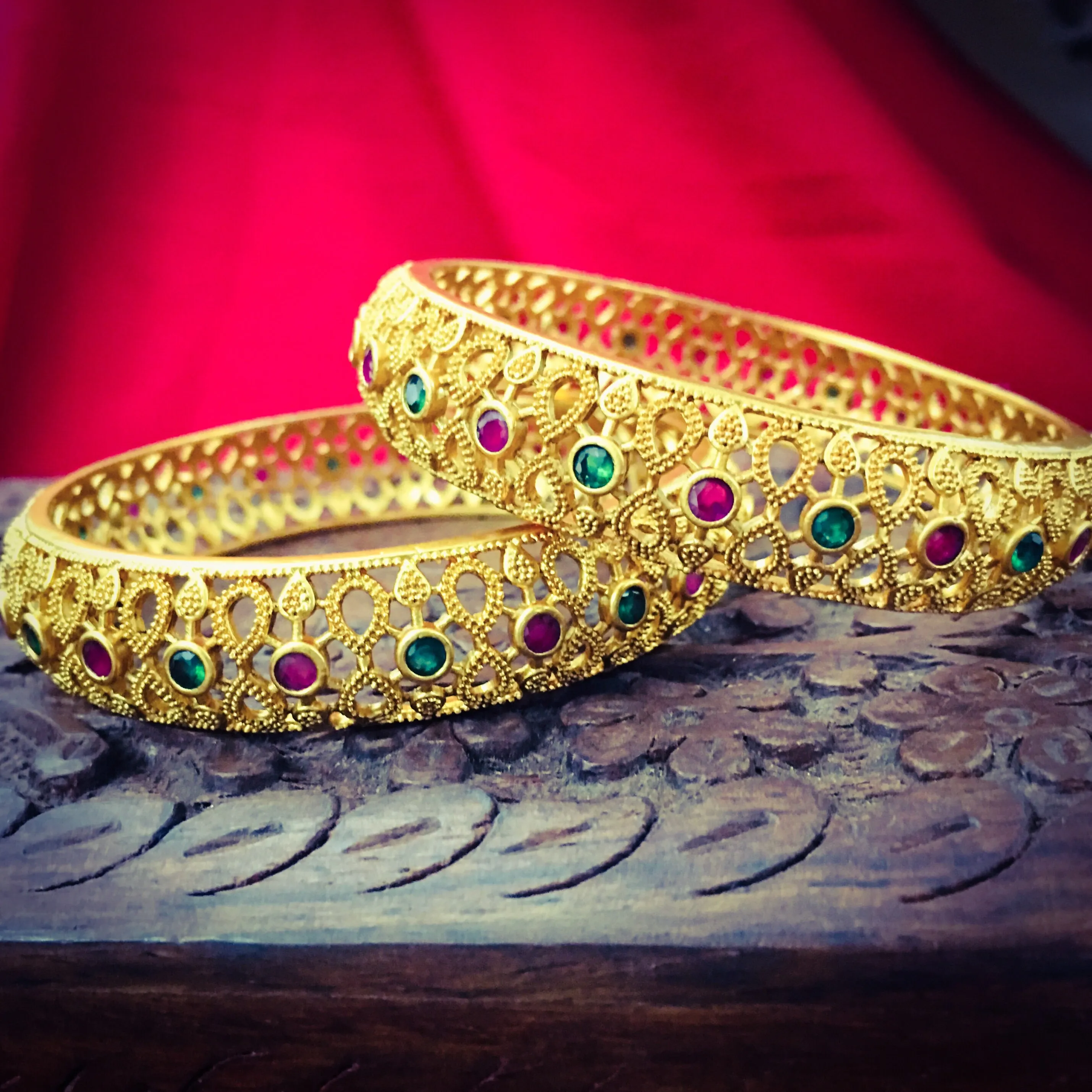 SIMPLE MATTE FINISH BANGLES