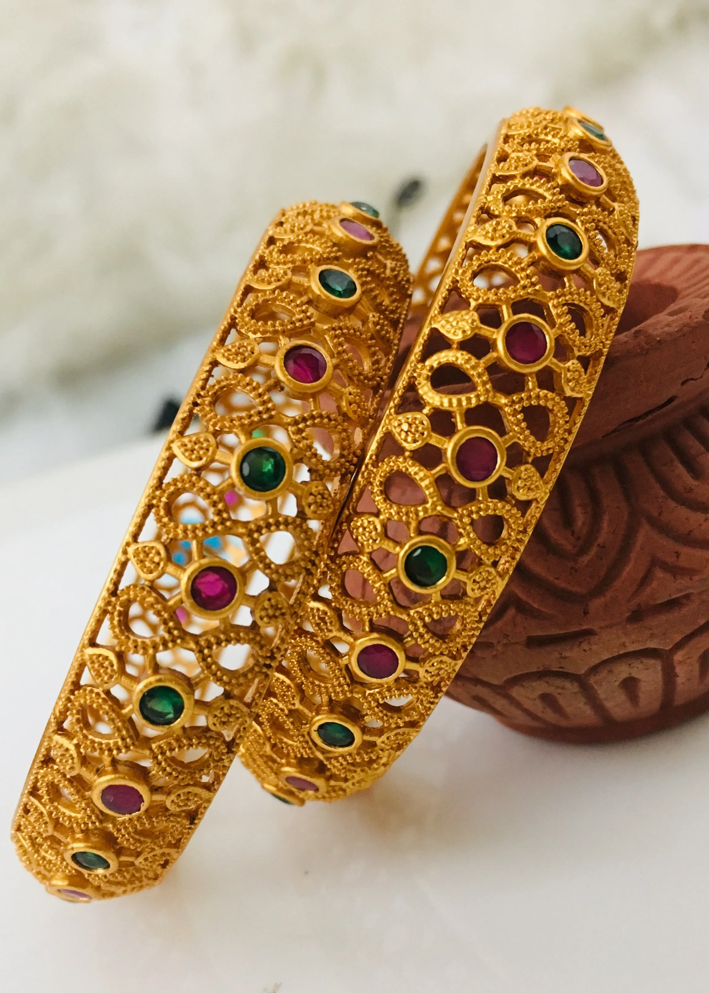 SIMPLE MATTE FINISH BANGLES