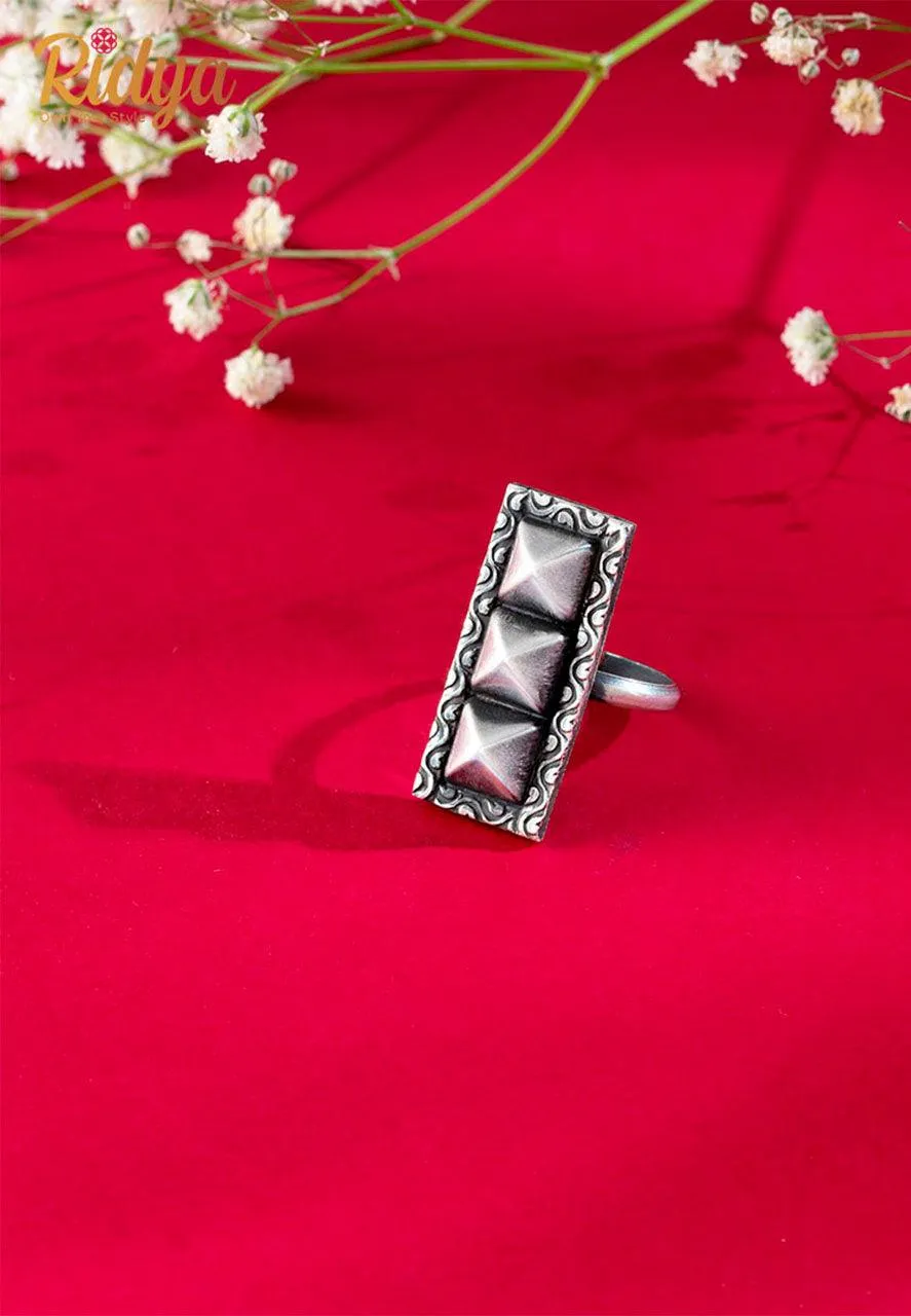 Tri Pyramid Rectangle Casual Ring